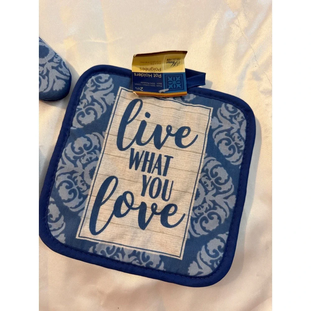 Home Collection Blue Damask Live What You Love Oven Mitt and 2pk Pot Holders Set